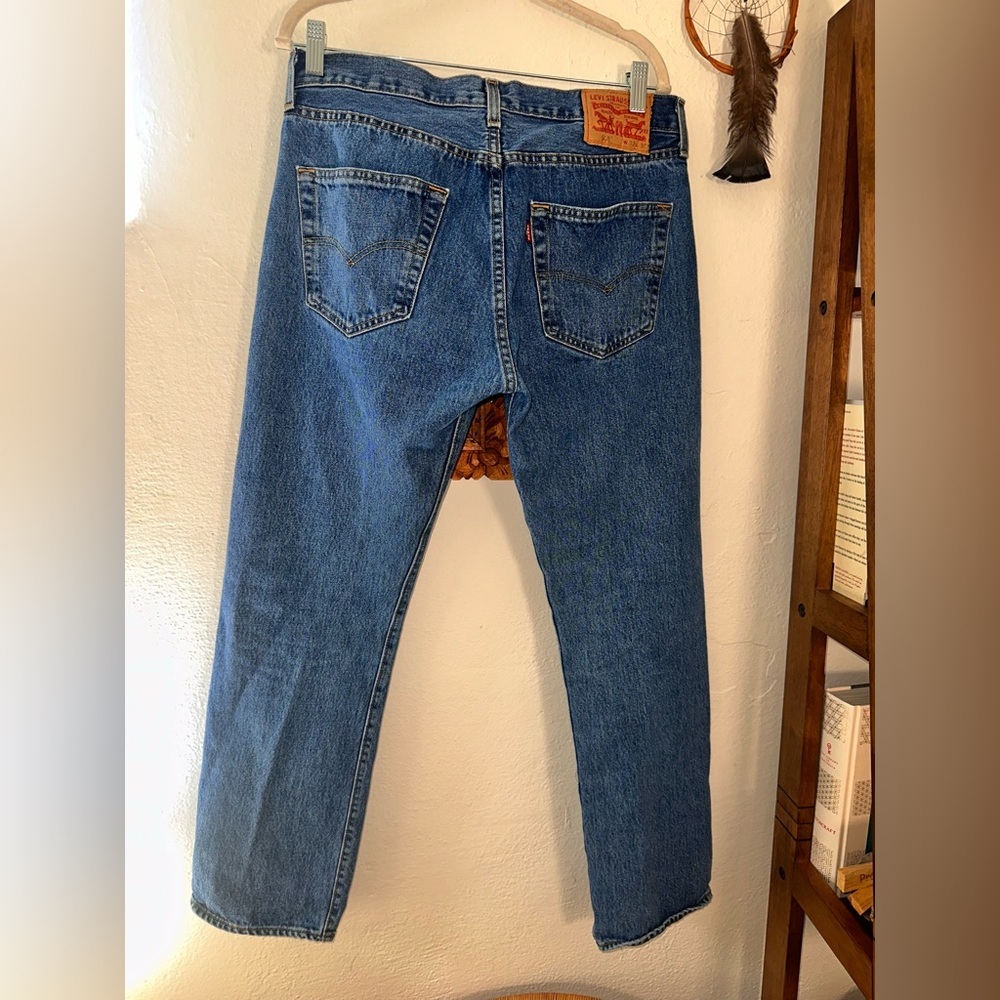 Classic Levi's Straight Blue Jeans